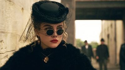 image de la news "Magistrale", "Époustouflante"... notée 4,1 sur 5 malgré un démarrage timide, les abonnés Netflix valident cette mini-série historique avec Florence Pugh !