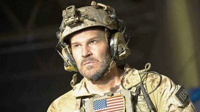 image de la news "SEAL Team m'a sauvé la vie" : David Boreanaz (Jason Hayes) bouleversé par le témoignage d'un fan de la série