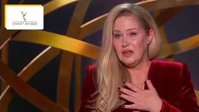 image de la news "Je vais pleurer..." : atteinte de sclérose en plaques, Christina Applegate reçoit une standing ovation entre rires et larmes
