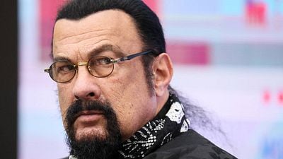 image de la news “J’ai dit non et il s’est barré” : cette célèbre animatrice télé a fait une rencontre improbable avec Steven Seagal !
