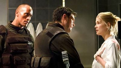 image de la news "J'étais totalement hors sujet" : 21 ans après, cette actrice garde un mauvais souvenir de ce film de science-fiction avec Dwayne Johnson