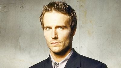 image de la news 25 ans après, que devient Michael Vartan, partenaire de Jennifer Garner dans la série Alias ?