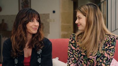 image de la news Ici tout commence sur TF1 : Angèle ou Laetitia, avec qui Stanislas devrait-il être en couple ? Hubert Roulleau donne son avis franchement