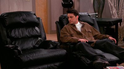 image de la news Chandler nous a quittés : où revoir Matthew Perry dans Friends en ce triste dimanche ?