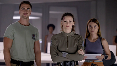 image de la news 2 ans après, cette série de science-fiction par les créateurs de Stargate et Independance Day dévoile enfin la date de sortie de la saison 3 !