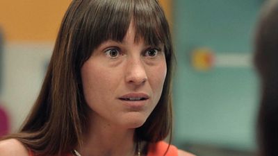 image de la news Plus belle la vie en avance : Laura victime d'un mauvais sort ?... Ce qui vous attend la semaine du 20 au 24 octobre 2025 [SPOILERS]