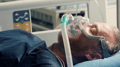 image de la news Plus belle la vie en avance : Louis dans un état critique... Ce qui vous attend la semaine du 1er au 5 décembre 2025 [SPOILERS]