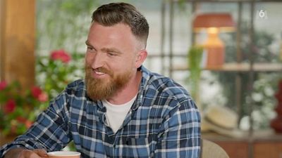 image de la news L'amour est dans le pré : Jean-Baptiste retrouve une vieille connaissance... Bonne ou mauvaise surprise ? Ce qui vous attend lundi prochain