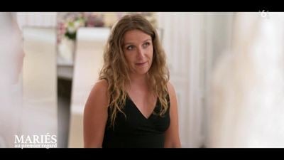 "Ça ne m’inspire rien" : stressée, Laurie (Mariés au premier regard) n’arrive pas à choisir sa robe de mariée