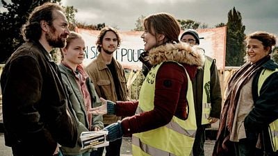 image de la news Premières images : Virginie Efira va vous surprendre dans un rôle inattendu... Voici la bande-annonce des Braises, un film à découvrir dans un mois au cinéma !