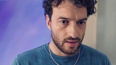 image de la news Plus belle la vie : pourquoi Samuel a-t-il caché sa relation avec Déborah à ses proches ? Iñaki Lartigue nous répond