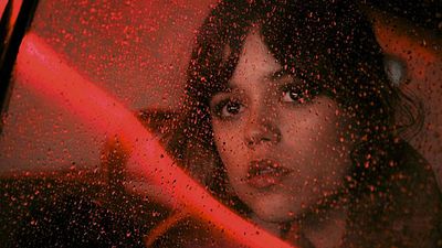 image de la news Jenna Ortega + Barry Keoghan + The Weeknd = tient-on l'un des films les plus étranges de 2025 avec Hurry Up Tomorrow ?