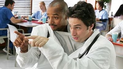 image de la news Scrubs : on a vu le revival de la comédie médicale culte des années 2000 et on ne va pas vous mentir !