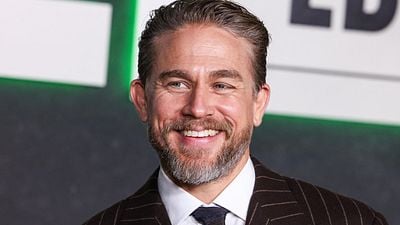 image de la news La méthode révolutionnaire de Charlie Hunnam pour décompresser sur le tournage de cette série Netflix déconseillée aux moins de 16 ans !