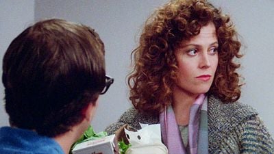 image de la news "Ne fais plus jamais ça, c'est grotesque !" : cette improbable audition de Sigourney Weaver a inspiré un changement dans le scénario de ce film fantastique culte des années 80 !