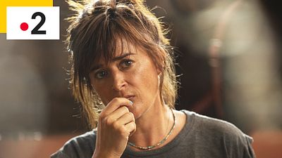 image de la news Tropiques criminels : Crivelli va-t-elle mourir ? Béatrice de la Boulaye réagit au final choc de la saison 4 et tease la suite