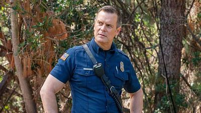 image de la news 1 an après son départ de 9-1-1, Peter Krause (Bobby) sera la star d’une nouvelle série
