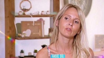 image de la news Familles nombreuses : “Tu vas pas faire ça ?”, Ambre Dol accepte un défi... sa maman sans voix !