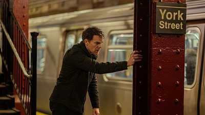 image de la news Les premières images sont déjà là : la saison 2 de cette série très attendue par les fans de Dexter arrive le mois prochain !