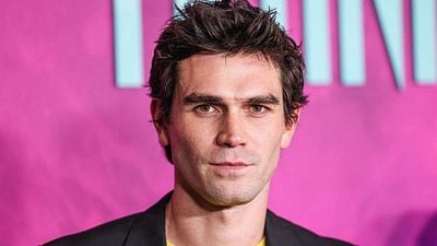 image de la news C'est la saga littéraire la plus longue d'Harlan Coben et elle sera adaptée en série par Netflix avec une star de Riverdale