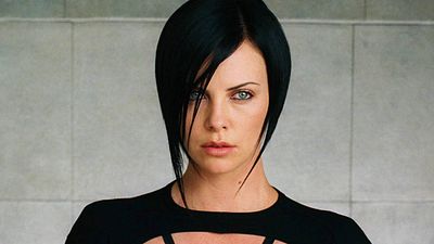 image de la news Noté 1,8 sur 5, c'est l'un des plus gros échecs au cinéma de Charlize Theron… Et pourtant, 20 ans après, ce film de science-fiction mérite d'être redécouvert