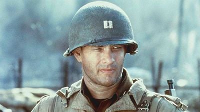 image de la news "Nous avons changé chaque mot" : il y a 29 ans, Tom Hanks a imposé ses conditions pour jouer dans l'un des meilleurs films de guerre de tous les temps