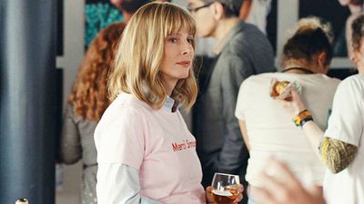 image de la news "C'est aussi répondre à une part de militantisme chez soi" : pourquoi Karin Viard a dit oui à La Maison des femmes ?