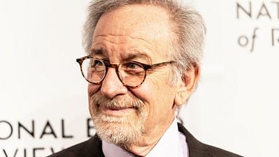 image de la news "Je ne pense pas qu’il aurait aimé le film" : selon Spielberg, cette légende du cinéma n’aurait pas beaucoup apprécié Il faut sauver le soldat Ryan
