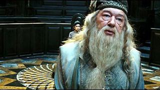 Dumbledore lâche la baguette et mise sur "Luck"