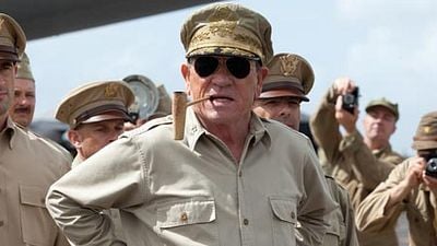 image de la news "Emperor" : Tommy Lee Jones est le Général MacArthur [PHOTO]