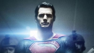 image de la news "Man of Steel" : Superman menotté ! [PHOTO]