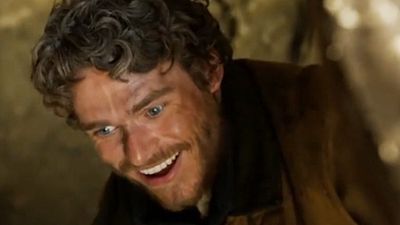 image de la news Richard Madden chercheur d'or : 1ères images de la série produite par Ridley Scott !