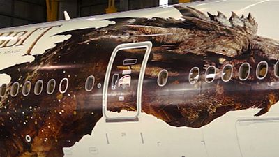 image de la news "Le Hobbit" : le dragon Smaug révélé... sur un avion !