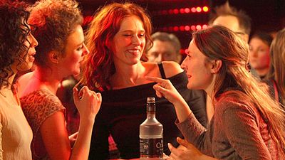 image de la news Extrait "Les Gazelles": Leçon de drague pour Camille Chamoux