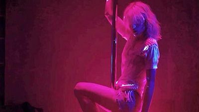 image de la news Visionnez le clip de Hollysiz tourné par le coréalisateur de Babysitting !