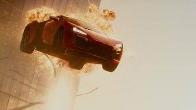 image de la news Fast & Furious 7 : Vin Diesel cascadeur de haut vol dans le spot du SuperBowl