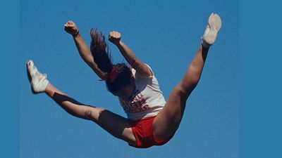 image de la news Cannes 2015 : Jesse Eisenberg n'aime pas le foot US dans les premières images de "Plus fort que les bombes"