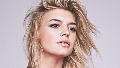 image de la news Qui est Kelly Rohrbach, l'actrice qui succède à Pamela Anderson dans l'adaptation ciné d'Alerte à Malibu ?
