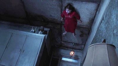 image de la news Conjuring 2 : la bande-annonce qui va vous coller au plafond