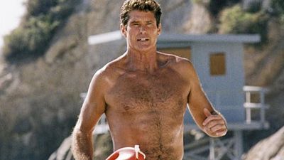 image de la news Baywatch : première photo de David Hasselhoff avec Dwayne Johnson