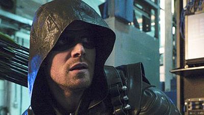 image de la news Arrow : de nouvelles photos du cross-over avec Flash et Supergirl