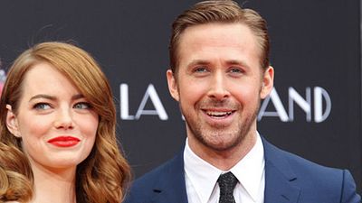image de la news Les joyeux Emma Stone et Ryan Gosling laissent leurs empreintes sur le Walk of Fame