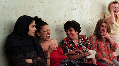 image de la news Bande-annonce De sas en sas : l'actrice Rachida Brakni met en scène les femmes de prisonniers