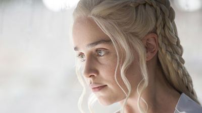 Game of Thrones - Saison 7 : Emilia Clarke fête la fin du tournage en chanson