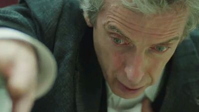 image de la news Doctor Who : la régénération de Peter Capaldi teasée dans la bande-annonce de la saison 10