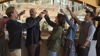 image de la news Netflix : Chewing-Gum annulée, Friends from College renouvelée