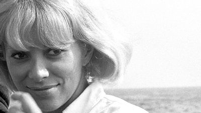 image de la news Mort de l'actrice française Mireille Darc, inoubliable dans Le Grand Blond avec une chaussure noire