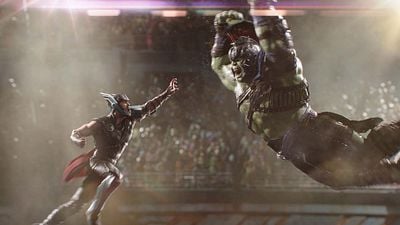 image de la news Thor Ragnarok : de nouvelles images du duel Thor-Hulk