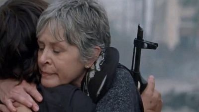 image de la news The Walking Dead : Carol et Daryl prennent les armes dans un extrait de la saison 8