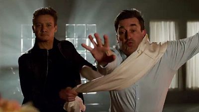 image de la news Avengers 3 : on a retrouvé Jeremy Renner, il joue à chat dans la bande-annonce délirante de TAG